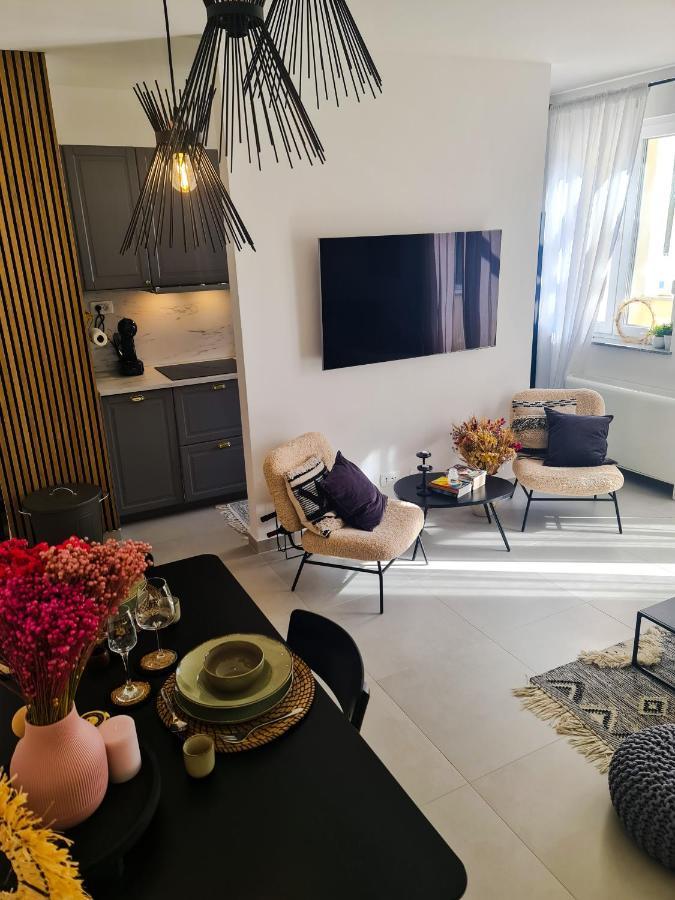 New - Apartment Finis 塞尼 外观 照片